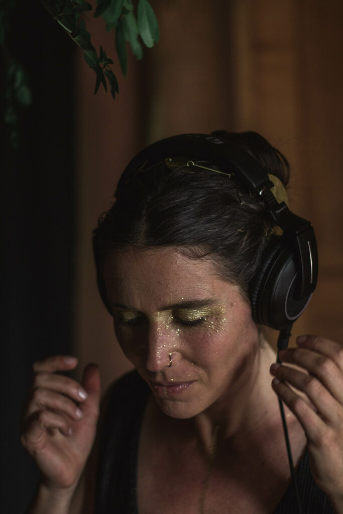 Violeta Reynal /  Sound Healing: oídos